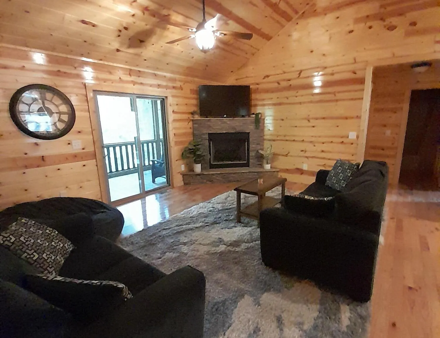 3 bed, 2.0 bath, 1232 sqft, $2,000 — Photo 4
