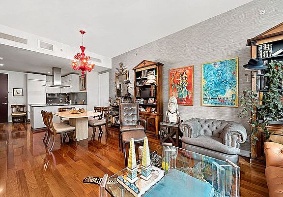 3rd image of 101 Warren St APT 880
