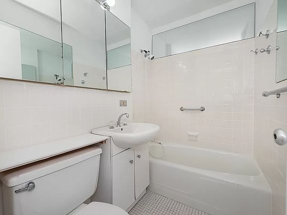 5th image of 165 W 66th St APT 15D