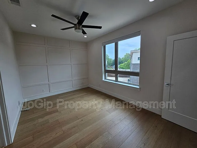 2620 Valley View Ln #102 — Photo 32