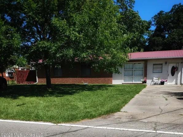 703 E Old Pass Rd, Long Beach, MS 39560