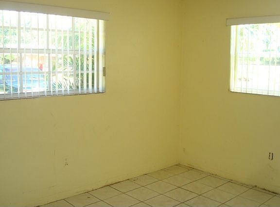 5th image of 1020 NE 110th St