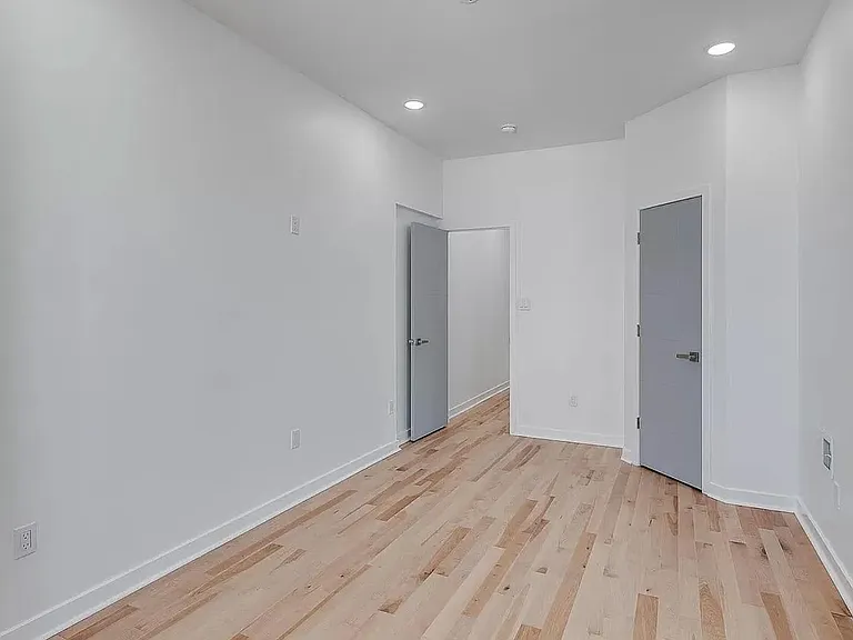 1719 Arlington St — Photo 12