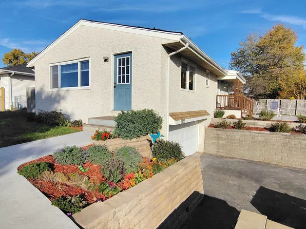 1900 Mendelssohn Ave N, Golden Valley, MN 55427