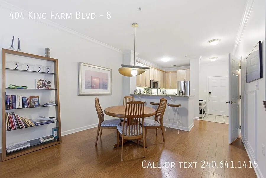 Lovely 2 BR/2.5 BA 2-Level Condo in Rockville! — Photo 4