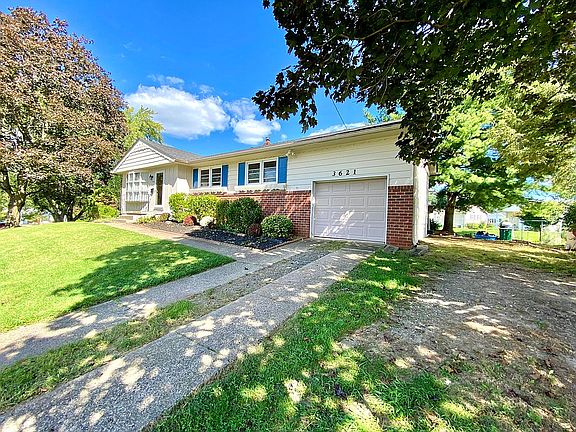 3rd image of 3621 N Clearwater Ln