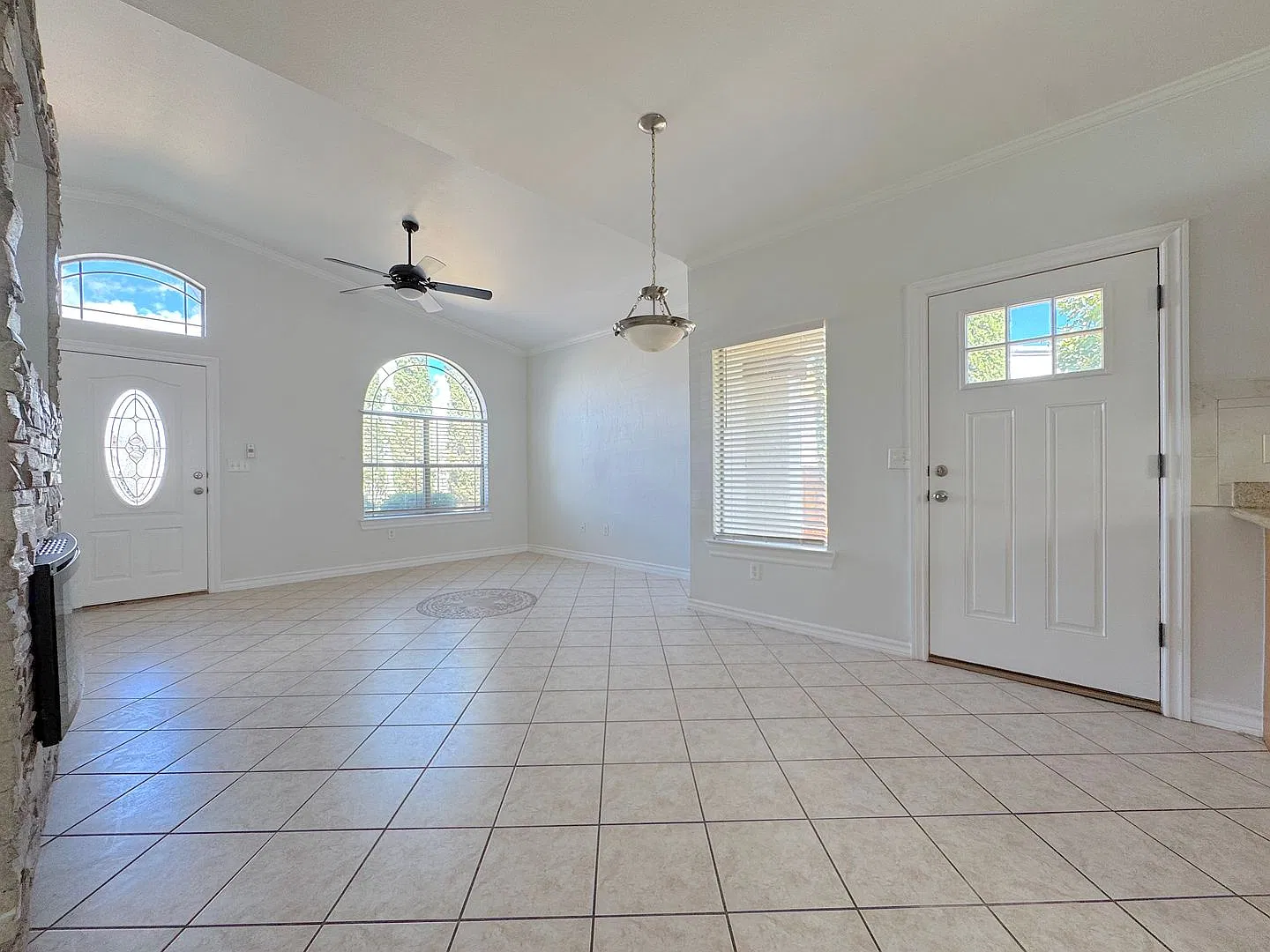East El Paso 4bed/3.5bath Refrig A/C with Casita Perfect for Large Families! — Photo 4