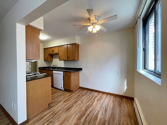 2nd image of 1010 15th Ave SE APT 101