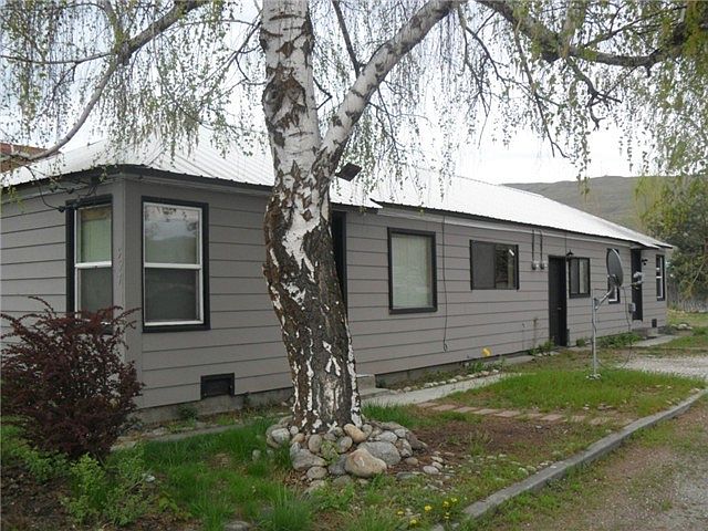 1st image of 907 2nd Ave S
