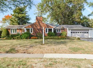 20 W Ridge Dr, West Hartford, CT 06117
