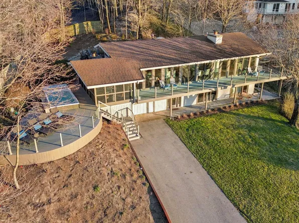 14480 Lakeshore Rd, New Buffalo, MI 49117