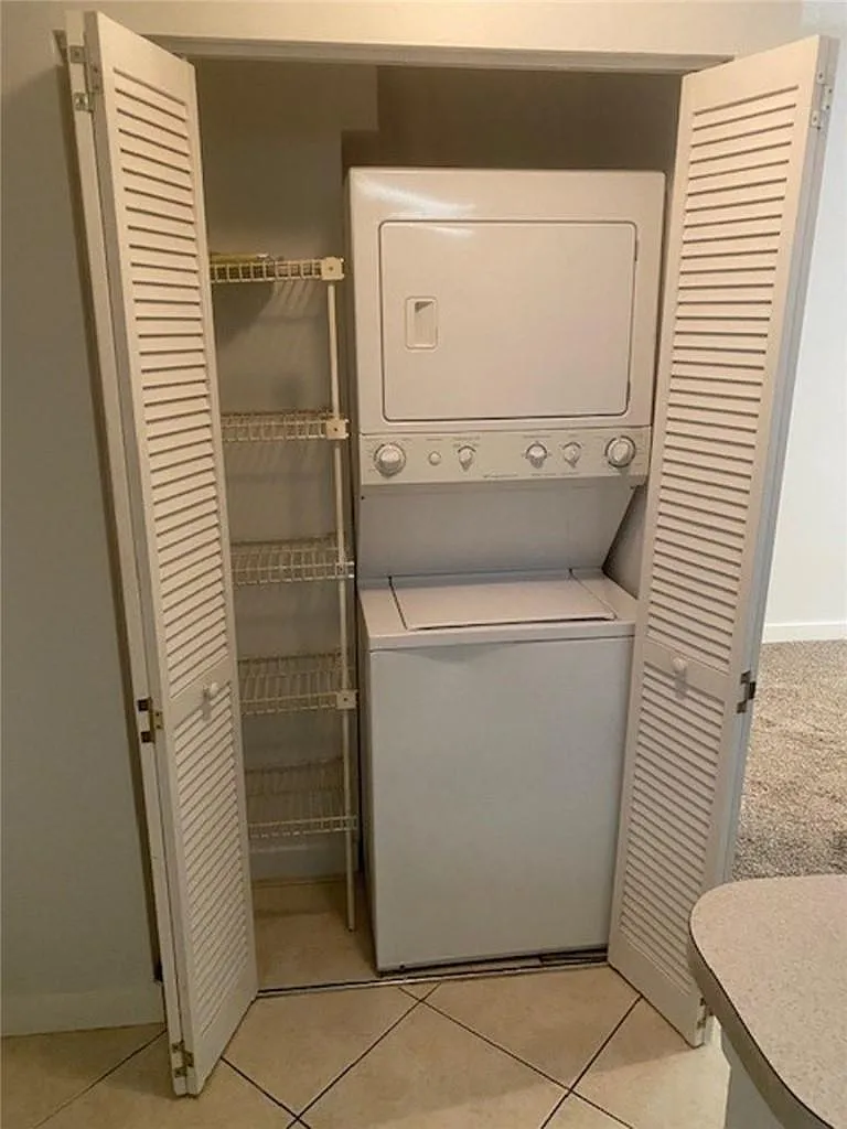 2 bed, 1000 sqft, $2,099 — Photo 4