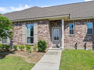 1421 Pelican Club Dr, Baton Rouge, LA 70820