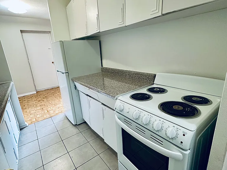 2340 Park Towers Ave — Photo 22
