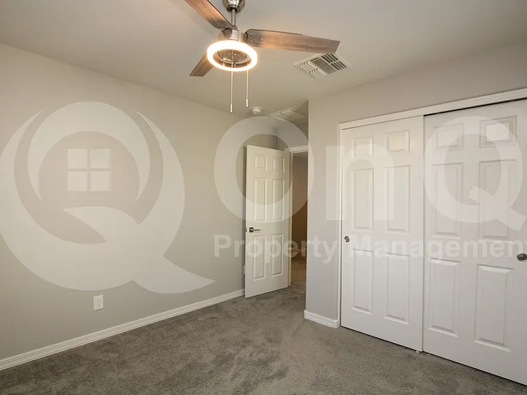 5742 W Raymond St — Photo 10