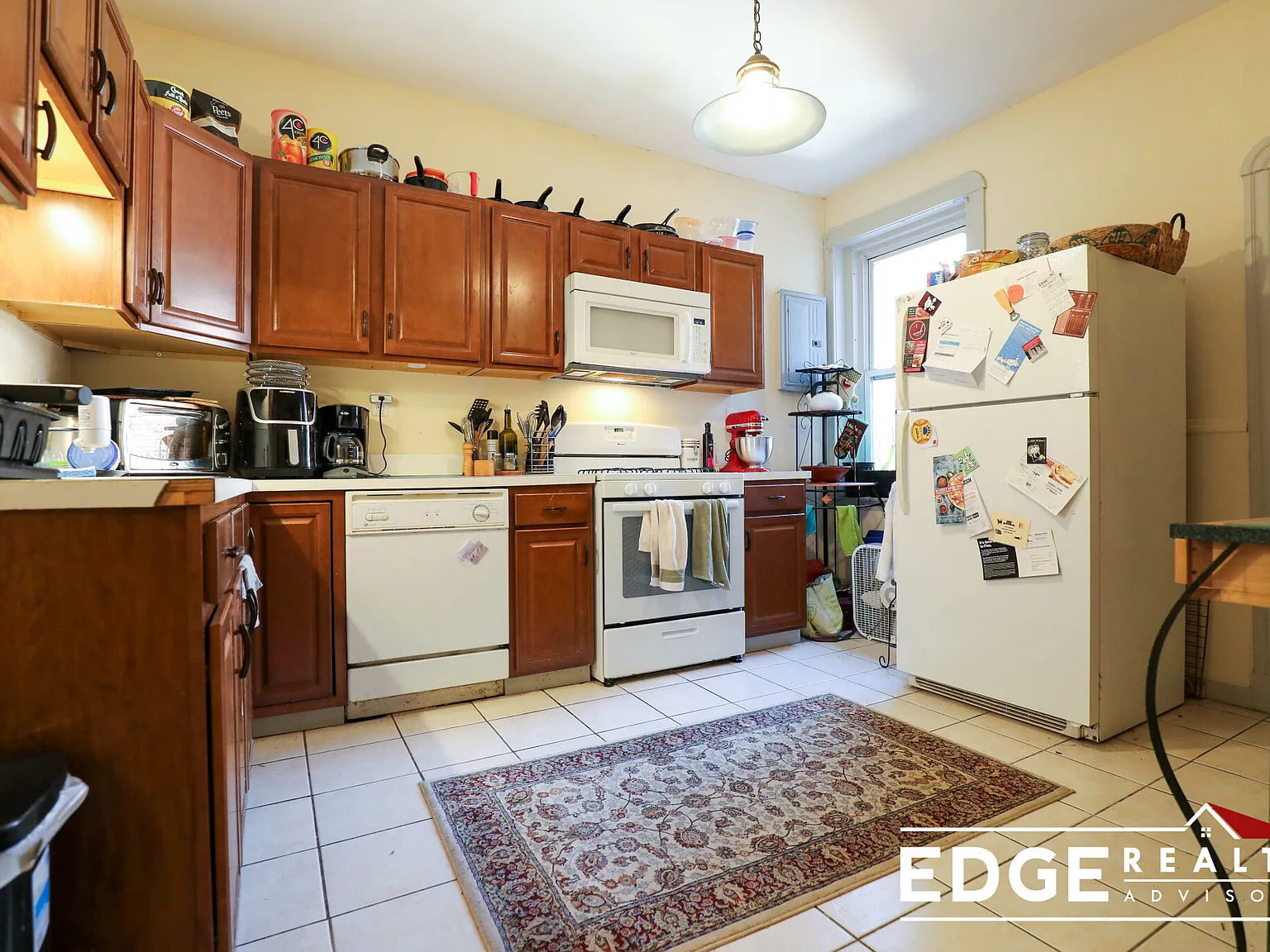 4 bed, 1600 sqft, $4,600 — Photo 2
