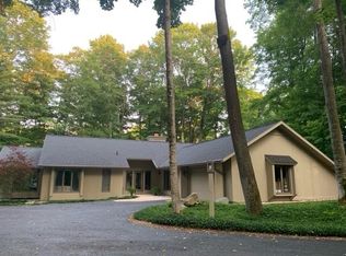 2194 Golfview Ct, Harbor Springs, MI 49740