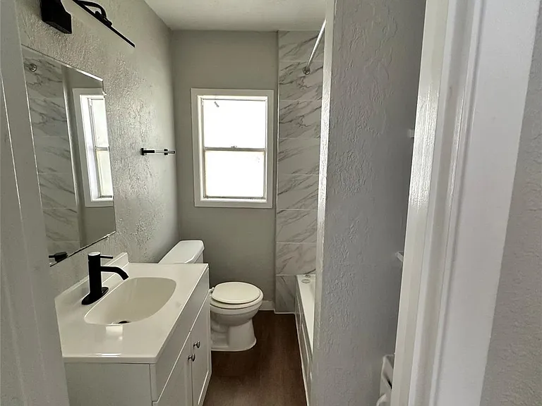 1014 E 23rd St #1 — Photo 6