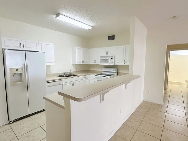 1075 Hancock Creek South Blvd #102 — Photo 3