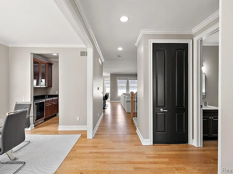 1109 Bennaville Ave — Photo 5