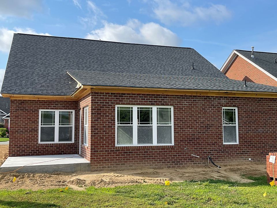 2nd image of 107 Savannah Cir N