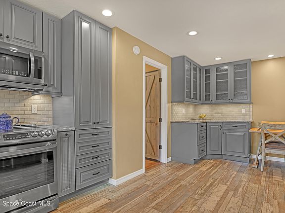 5th image of 223 Washington Ave