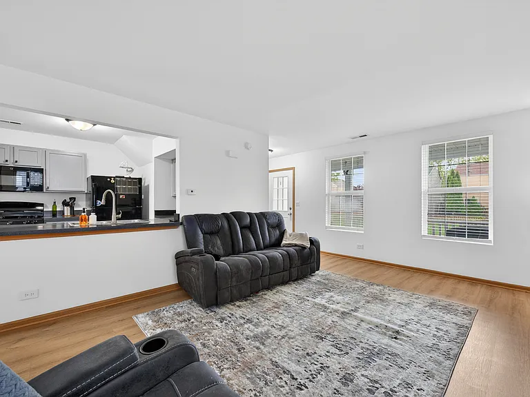 939 Four Seasons Blvd — Photo 7