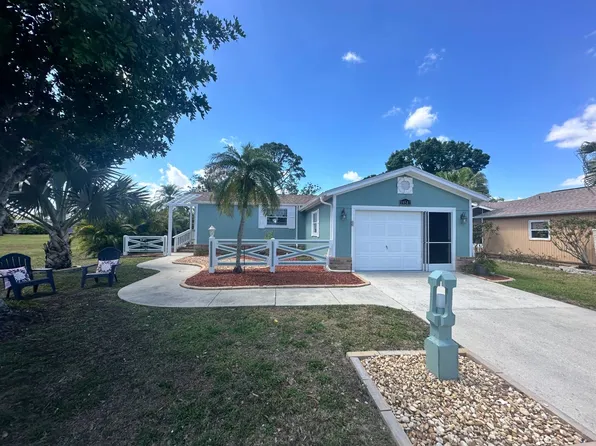 18547 Avenida Escorial, North Fort Myers, FL 33903