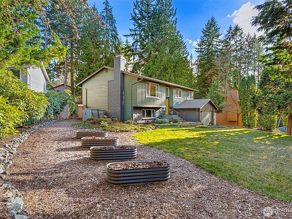 3rd image of 540 NW Fairwood Way