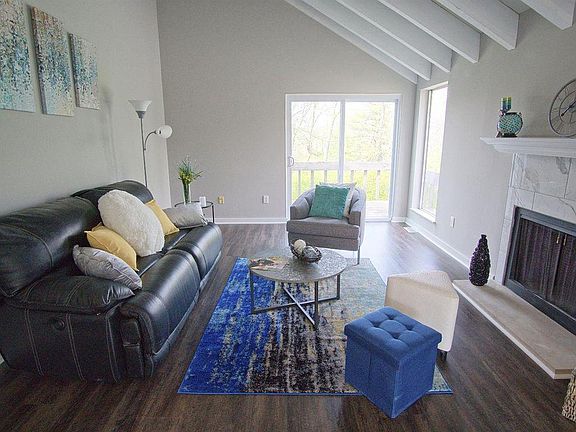 4th image of 32 Twin Lakes Dr