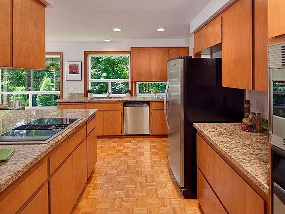 4th image of 12427 68th Ave NE