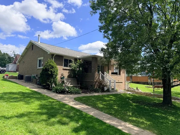 12 1st Ave, Burgettstown, PA 15021