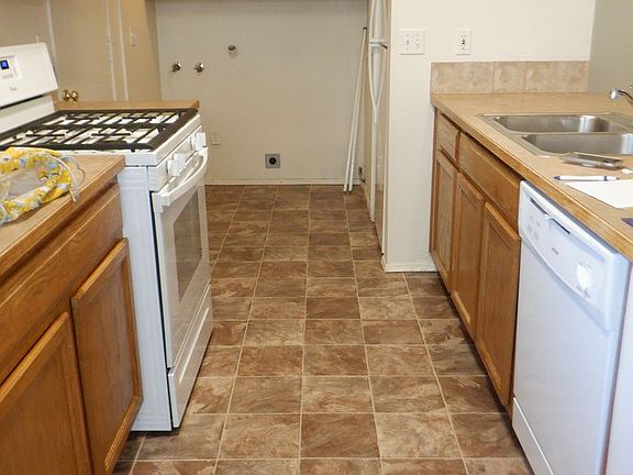5th image of 1915 NW Cedar Ave #33