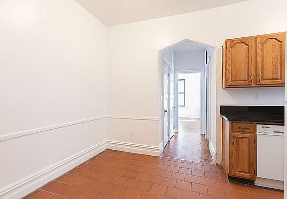 4th image of 568 5th St APT 2B