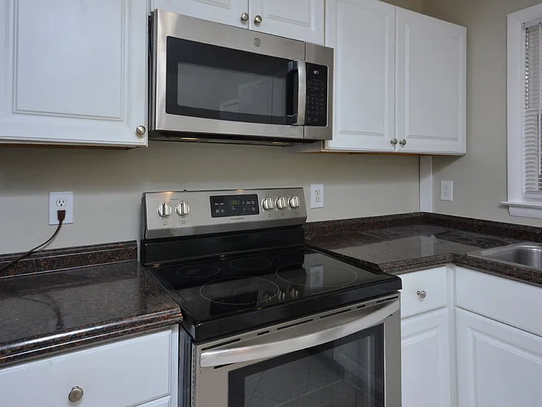 119 Monterey Ln — Photo 12