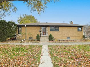 7501 E Prairie Rd, Skokie, IL 60076