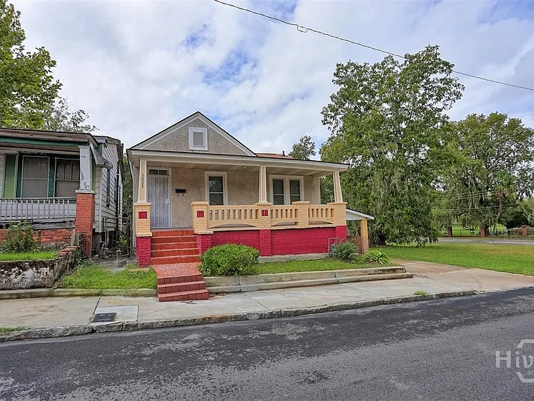 1023 W 37th St — Photo 3