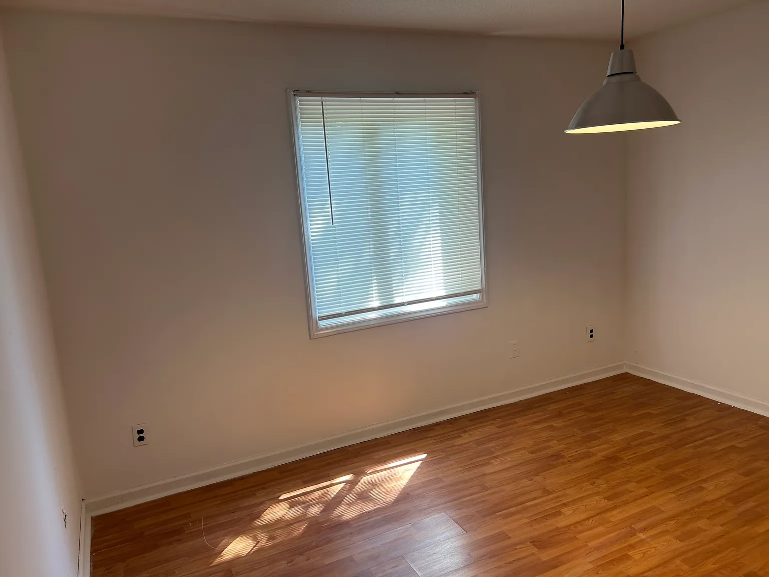 3 bed, 2.5 bath, 1246 sqft, $1,700 — Photo 3