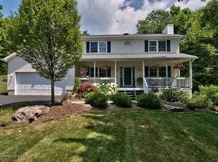 203 Bear Brook Acres Dr, Madison Township, PA 18444