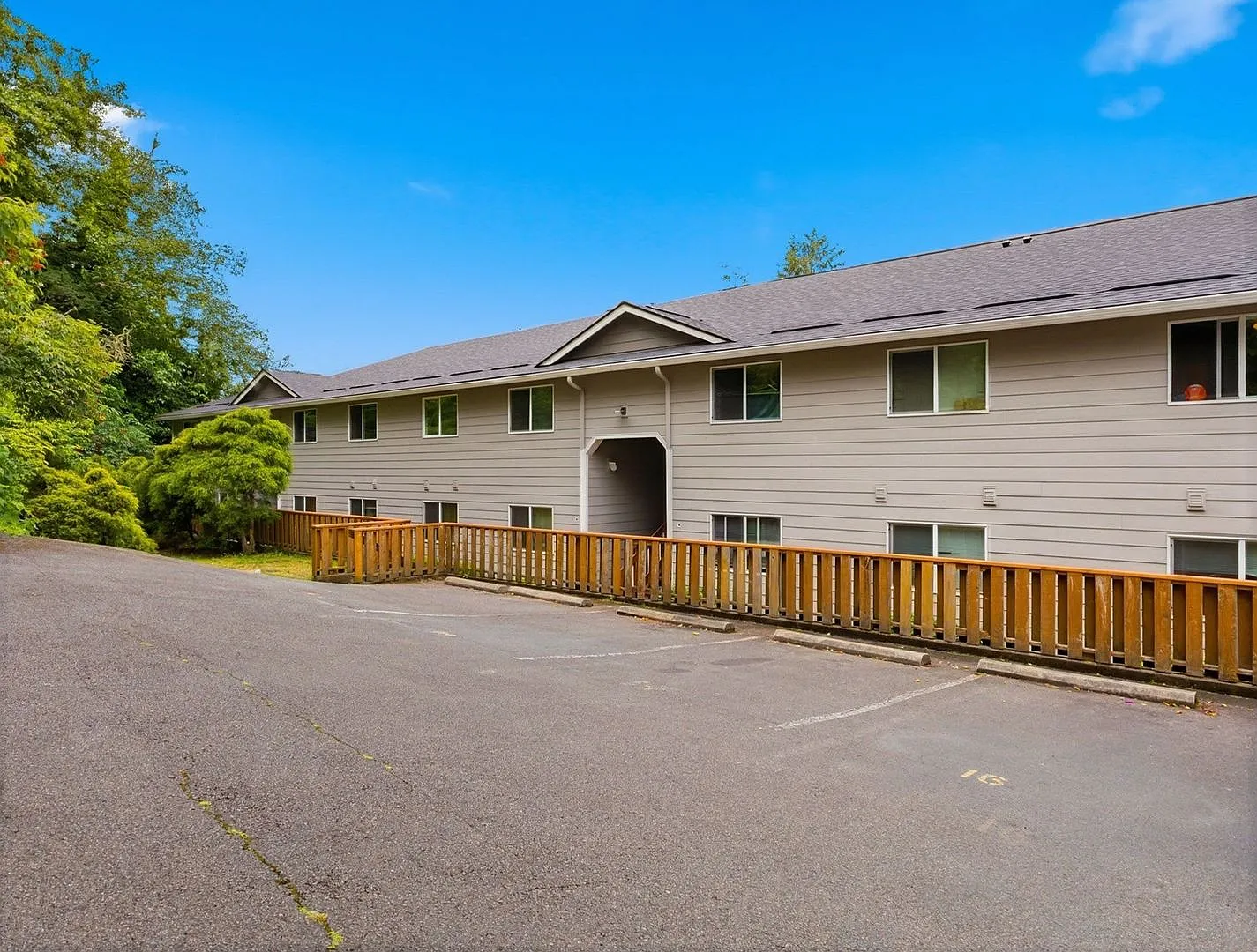 Wahanna Creek Apartments - 355 S Wahanna Rd — Photo 2