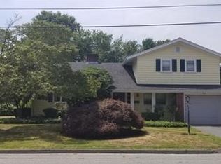 953 Tradewind St, New Bedford, MA 02740