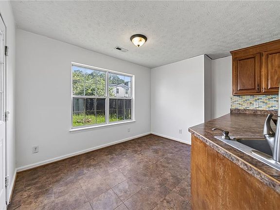 5th image of 724 Kings Ridge Dr