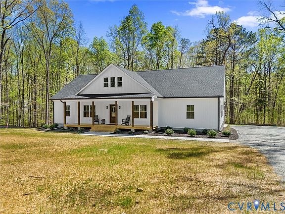 3rd image of 3167 Pineview Dr