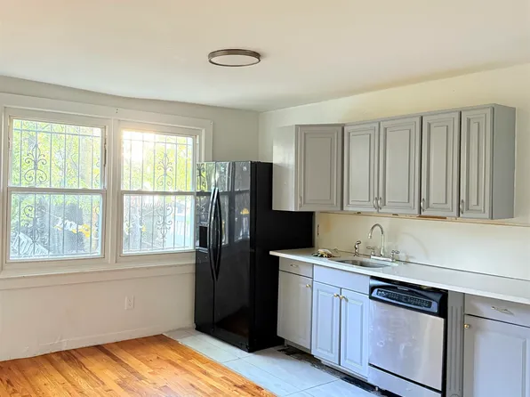 189 Garfield Avenue image 3 of 7