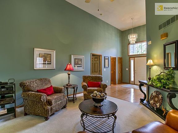 5th image of 3903 NE 77th St