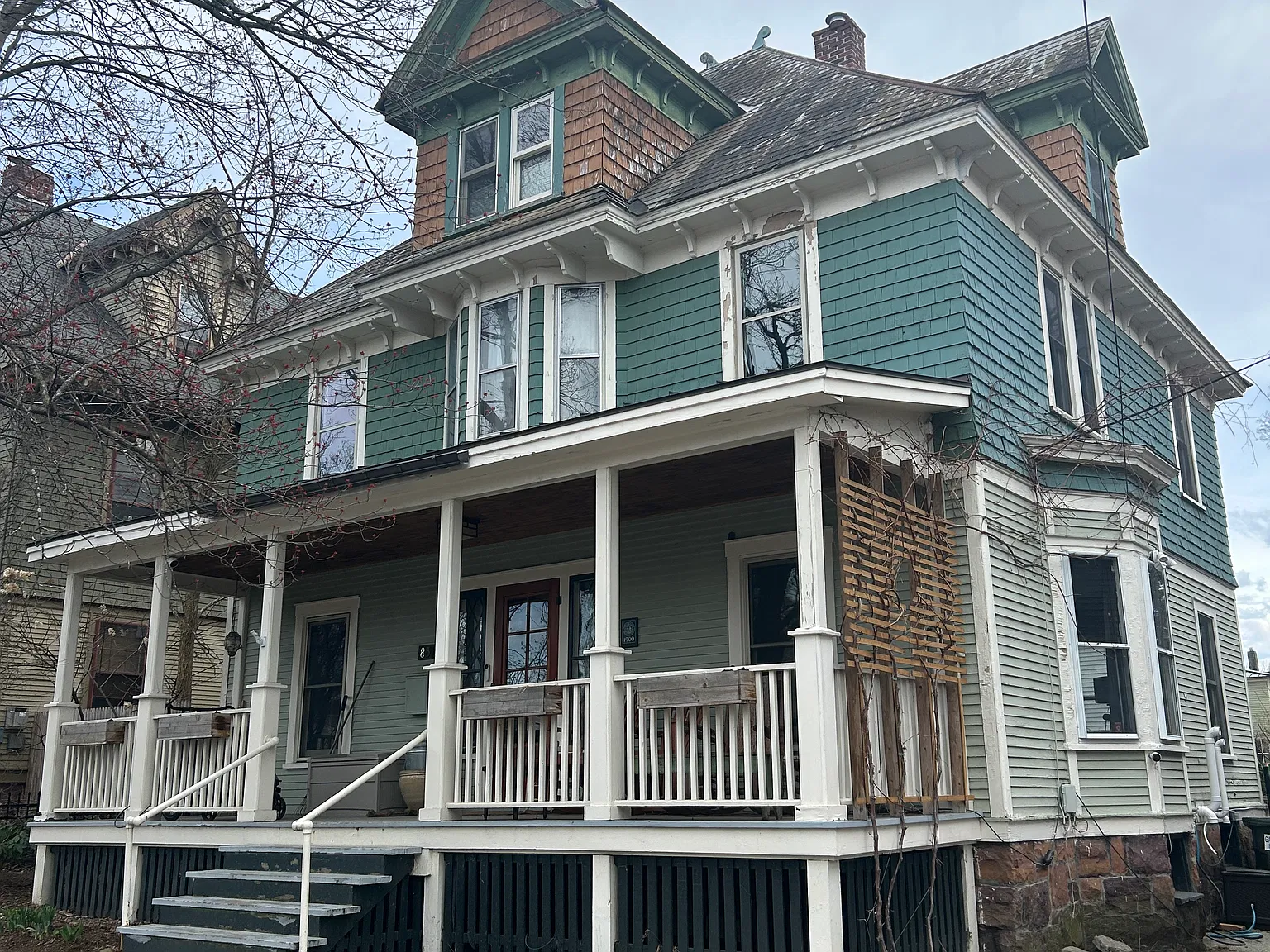 83 Loomis St — Photo 1