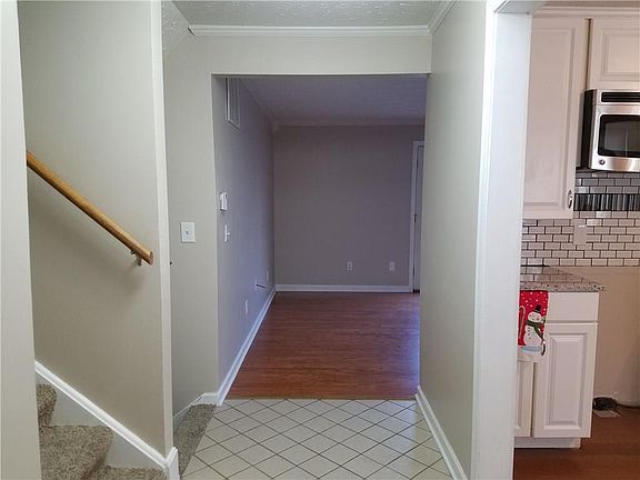 3rd image of 400 N Parkway Dr