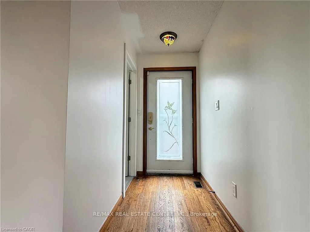 3 bed, $2,400 — Photo 2