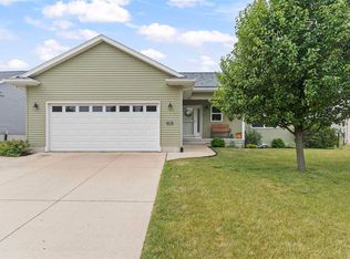 5703 Ruhd St SW, Cedar Rapids, IA 52404