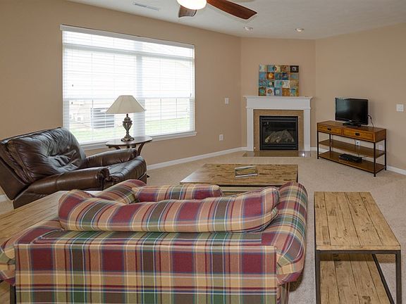 4th image of 10953 Chapel Woods Blvd N